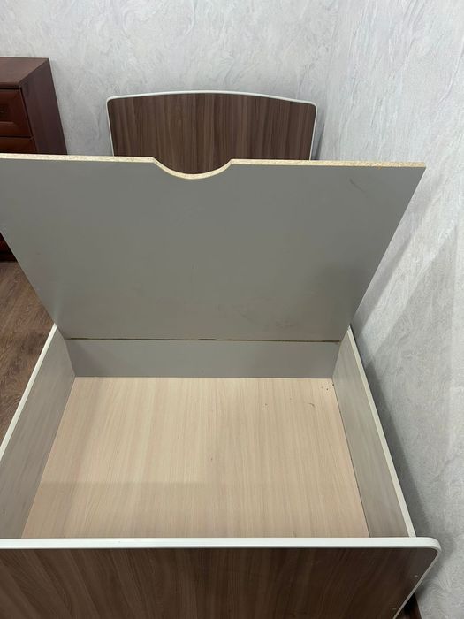 Продам односпальную кровать