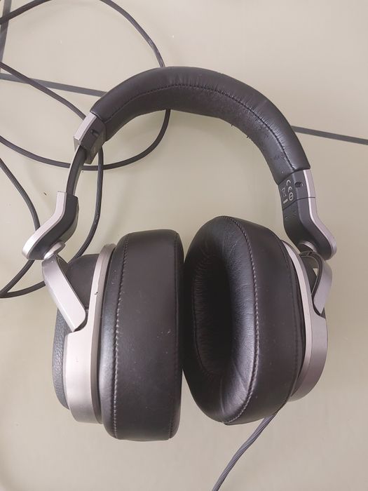 Casti Sony MDR-HW700