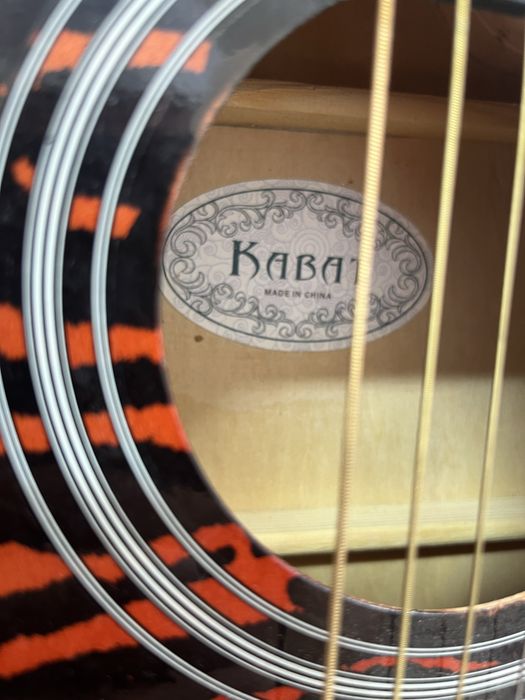 Қабат Гитарасы сатылады