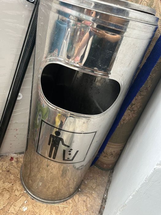 Продается урна с крышкой