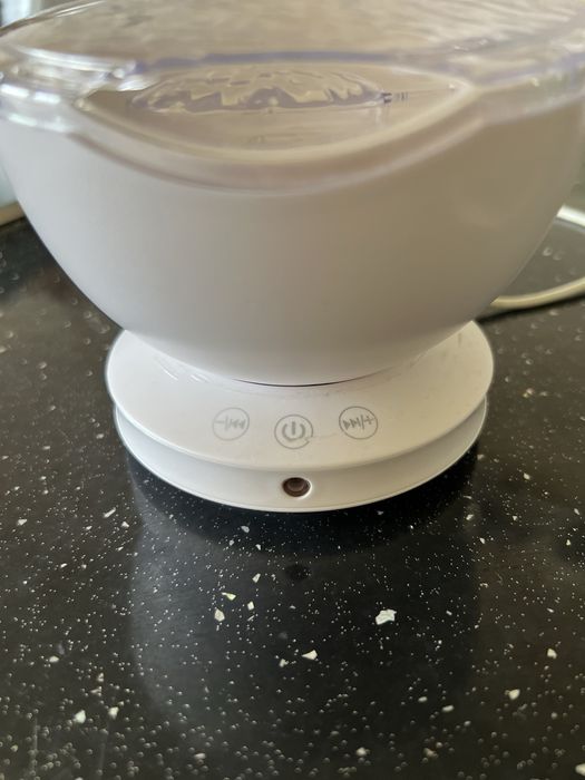 Proiector cu sunete albe , jocuri de lumini