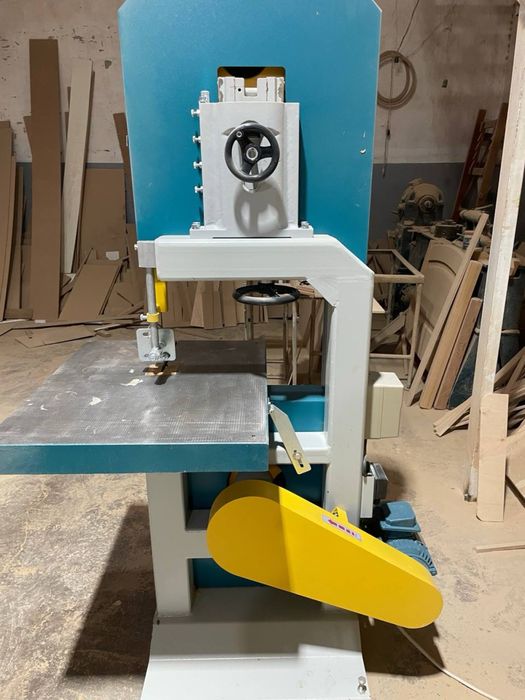 Ленточная пила по дереву