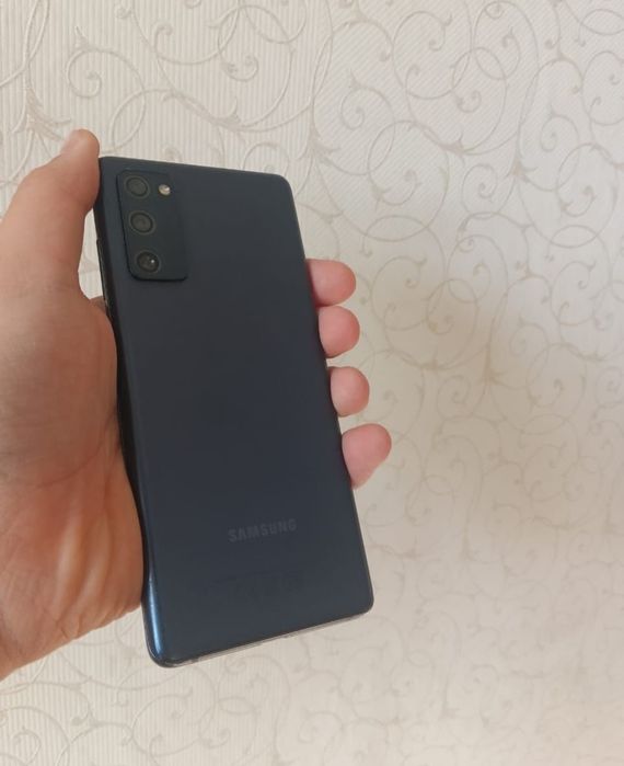 Продаю Samsung s 20 fe