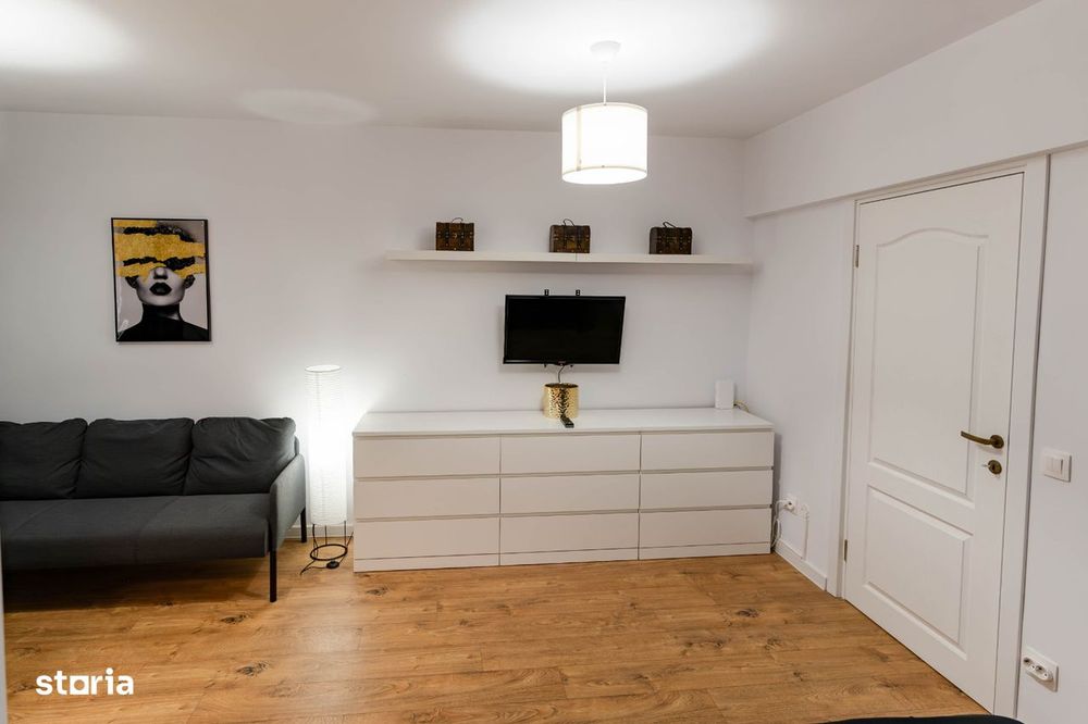 Titan parc metrou 2 minute stradal LUX