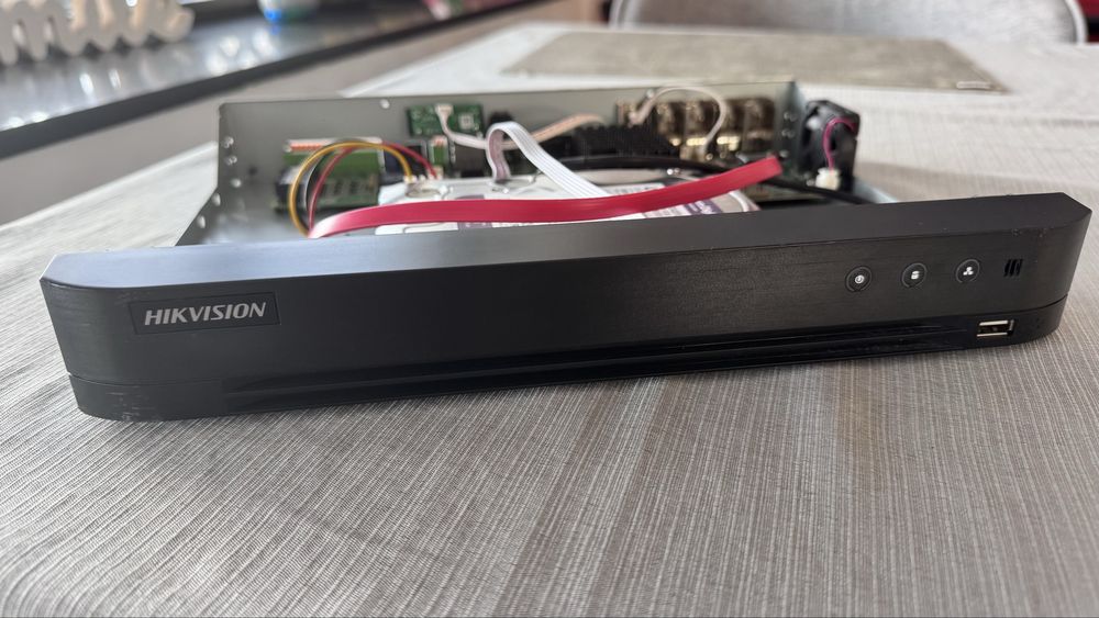 DVR Hikvision 12 canale + HDD 4TB (!)
