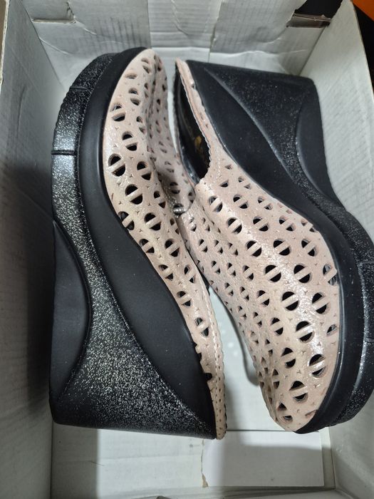 Продам женскую обувь