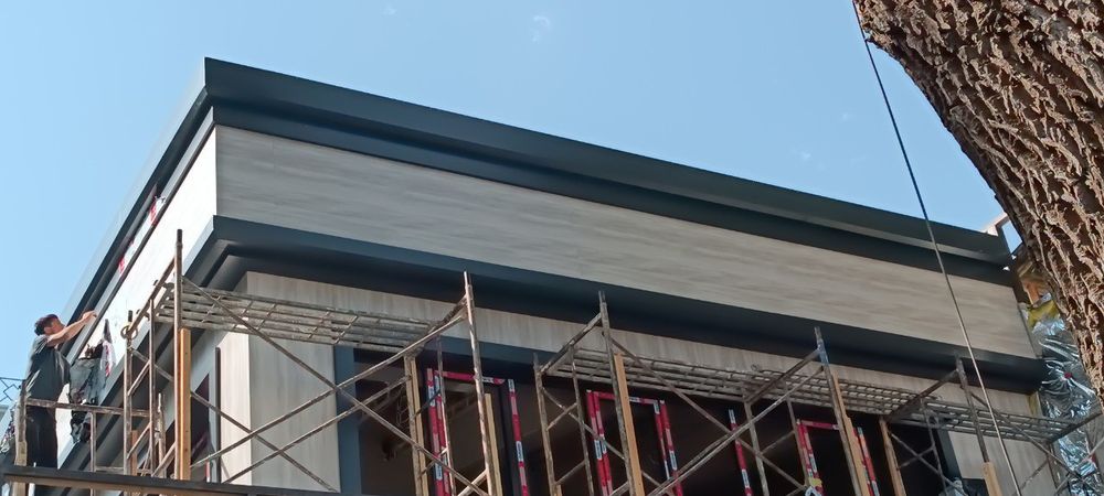 Тажрибали алюкобонд усталари хизматингизда.
Монтаж алюкобонда, мастера