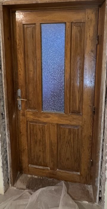Vand doua usi stejar cu toc si pervazuri