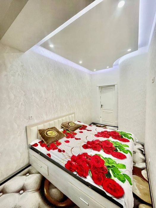 Farxod bozori yonida kvartira bor srichna