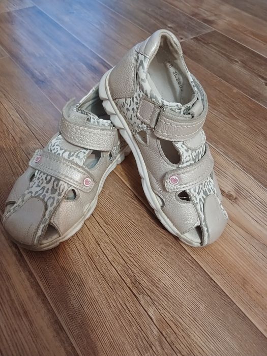 Продам сандалики 28 размер