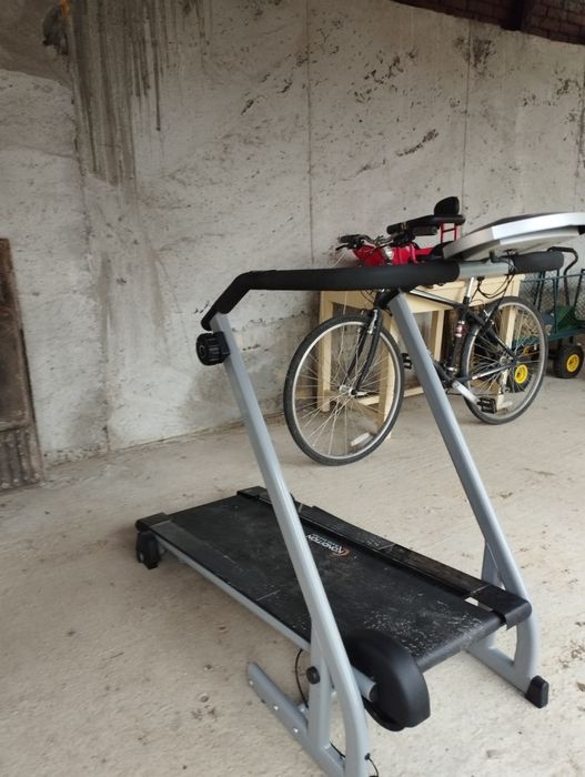 Бягаща пътека механична