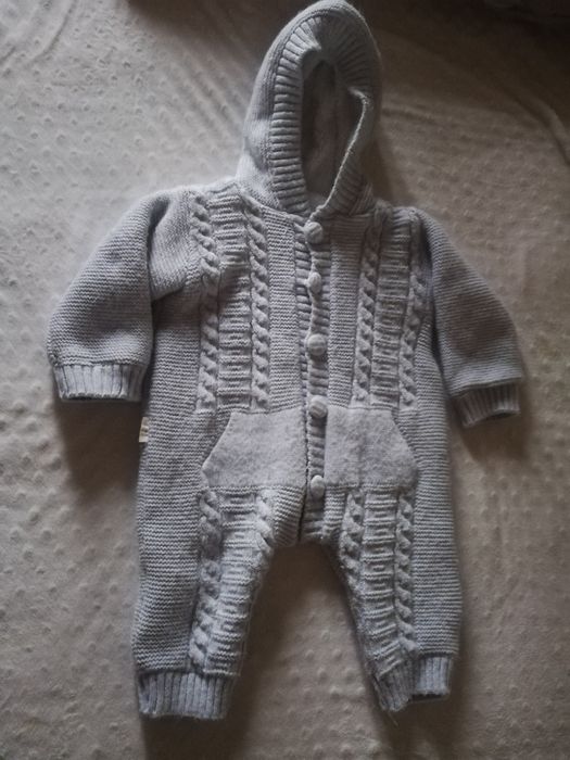 Продаются детские вещи.