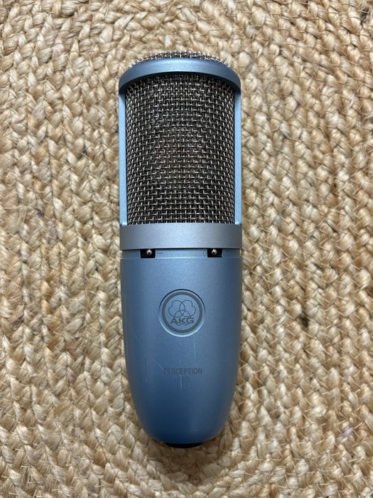 Студиен  микрофо  AKG 220