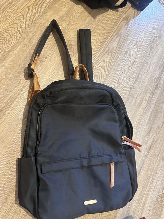 Продаю СУМКУ черная новая