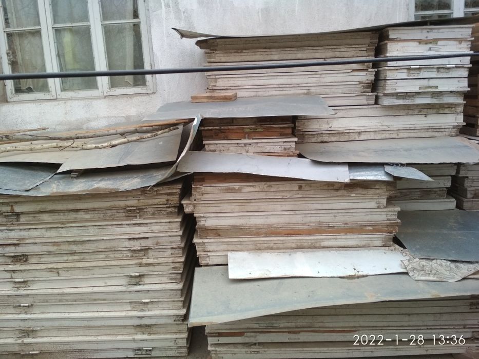 Deraza va romlar sotiladi