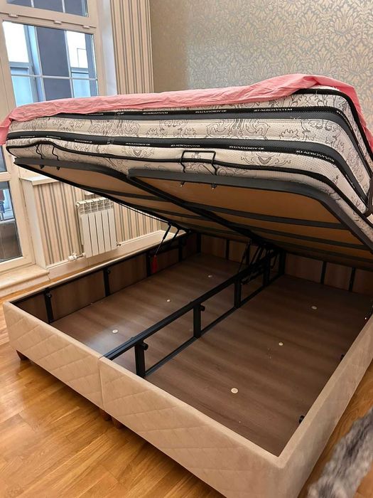 Продам двуспальную кровать.