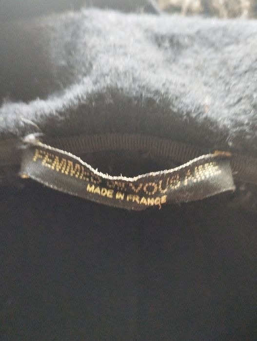 Vând 2 sfetere  mărimea 44 și 48