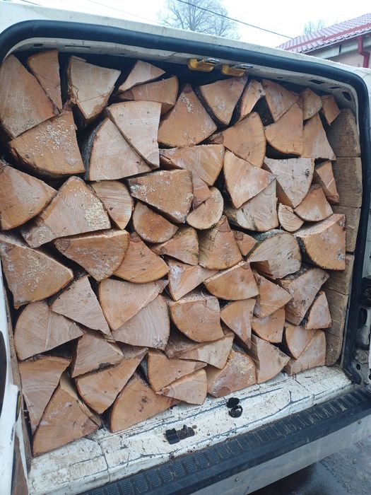 Vând lemne de foc  uscate sau verzi