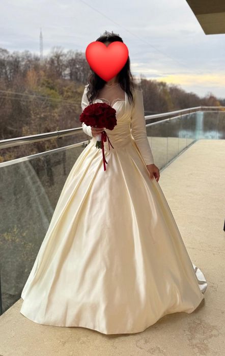 Rochie mireasa (culoarea șampanie)