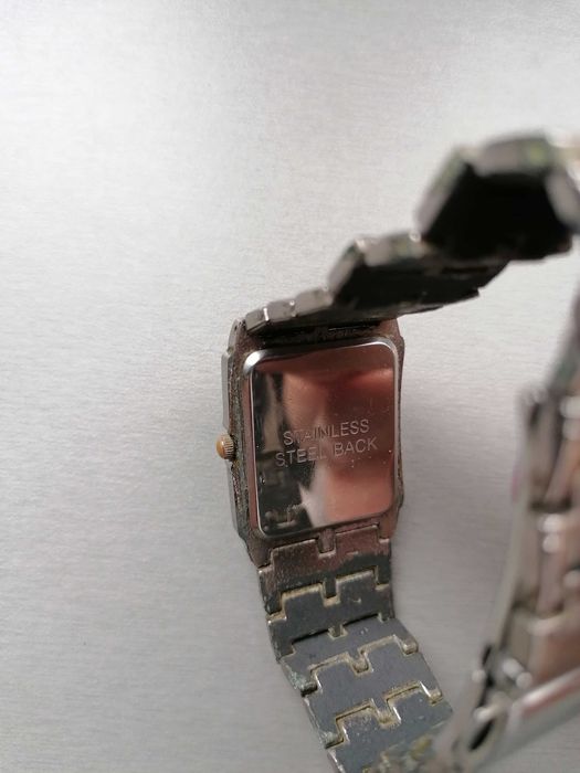 неработещи швейцарски  дамски часовници