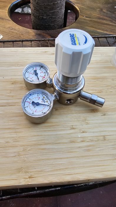 Vand regulator cu manometru