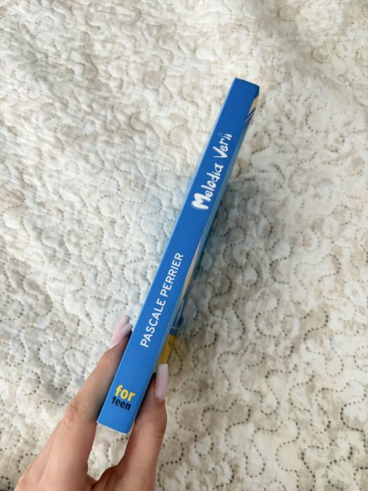 Carte- Melodia verii- bilingva( romana-franceza)