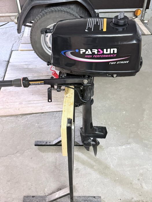 Лодка с мотором.