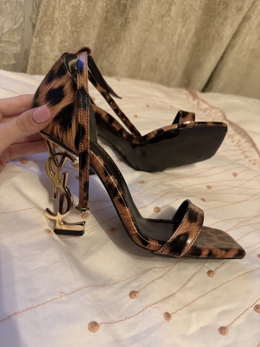 Sandale noi marimea 38