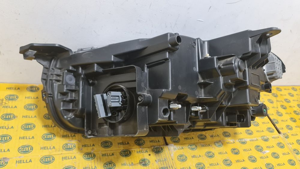 Far full led matrix active high beam Volvo XC90 2 II 32228689 modul