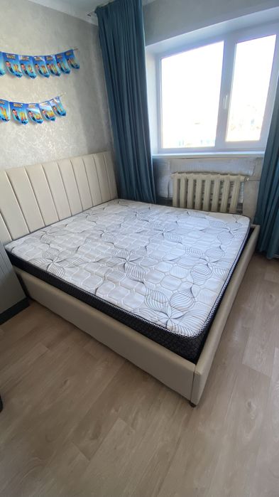 Продам двуспальную кровать размером 180*200см, с матрасом