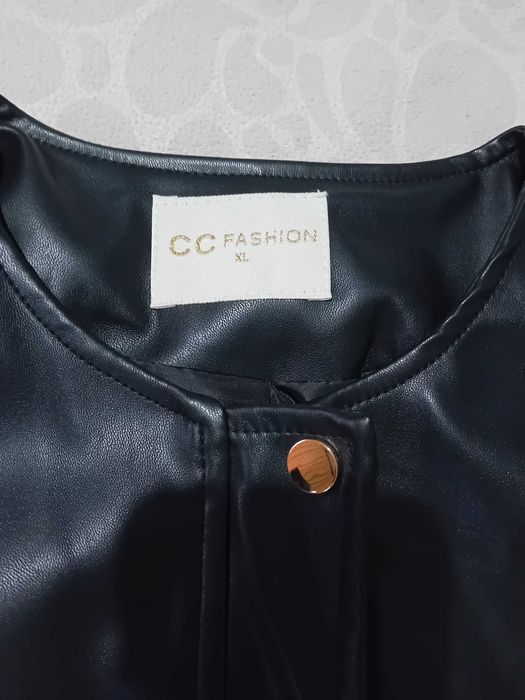 Дамско вталено кожено яке