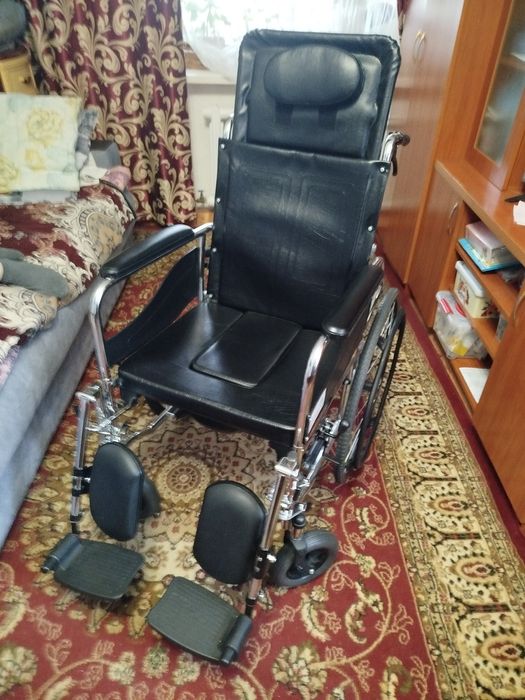 Продам инвалидное кресло и ходунки