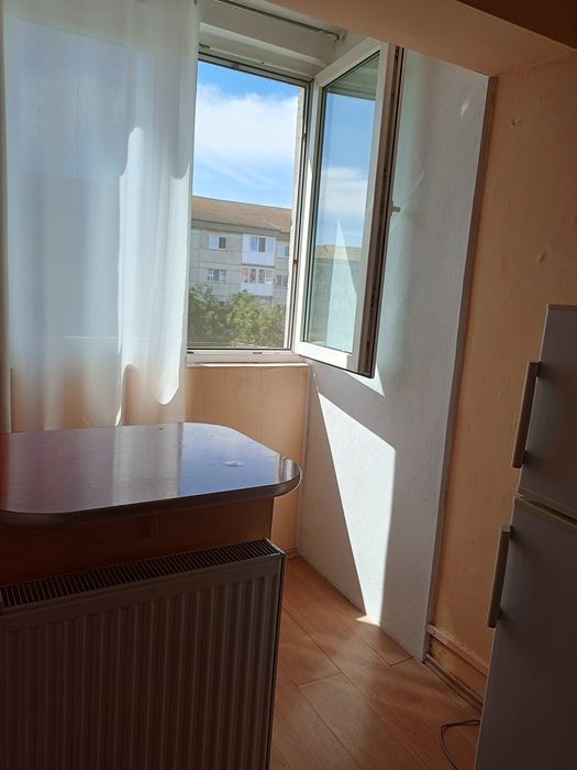 Închiriez garsonieră