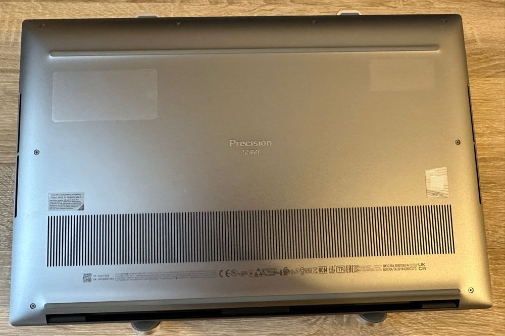 Dell Precision 5560 - Workstation Premium + Geanta laptop cadou