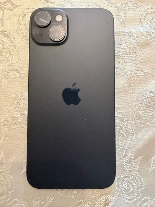 Продавам Iphone 15 Plus