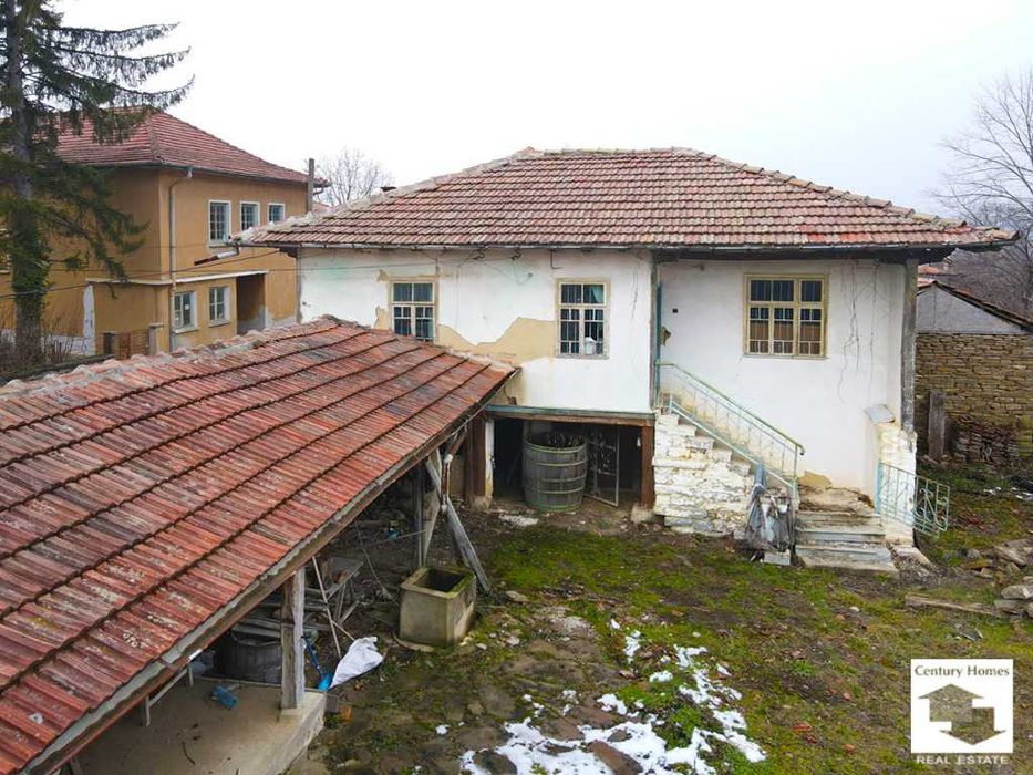 170283 Къща с просторен двор и стопански постройки в с. Косарка