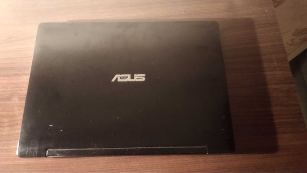Ноутбук Asus Core i3. Разбит тачскрин