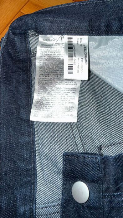 Джинсы ZARA 
Джинсы