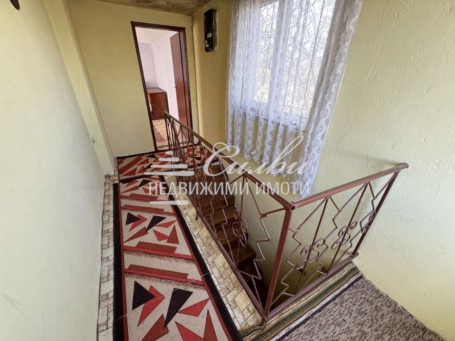 Двуетажна ТУХЛЕНА къща на ПЛОЧА с ГАРАЖ - с. Мараш!