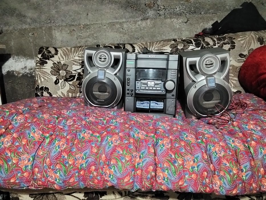 Музыкальный центр Sony нет питания колонки самсунг