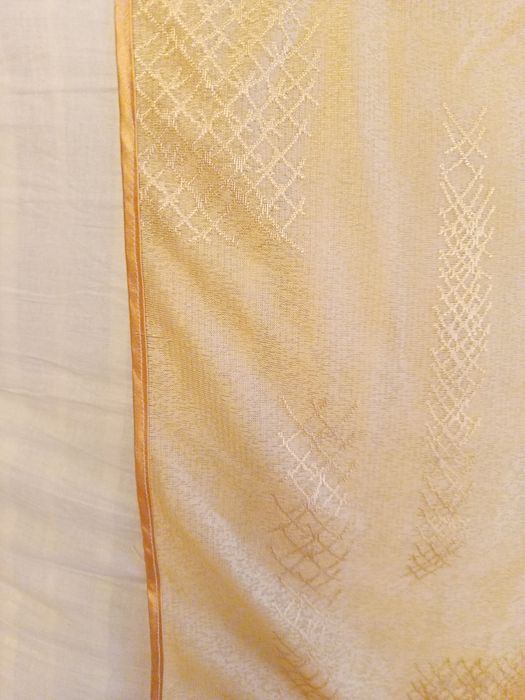 Тюль бежевого цвета