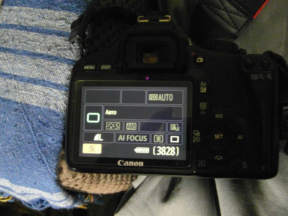 Фотоапарат Canon EOS 550D във идеално състояние,със - 4 бр.Обективи