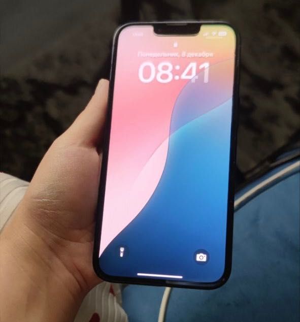 Продам Iphone 13