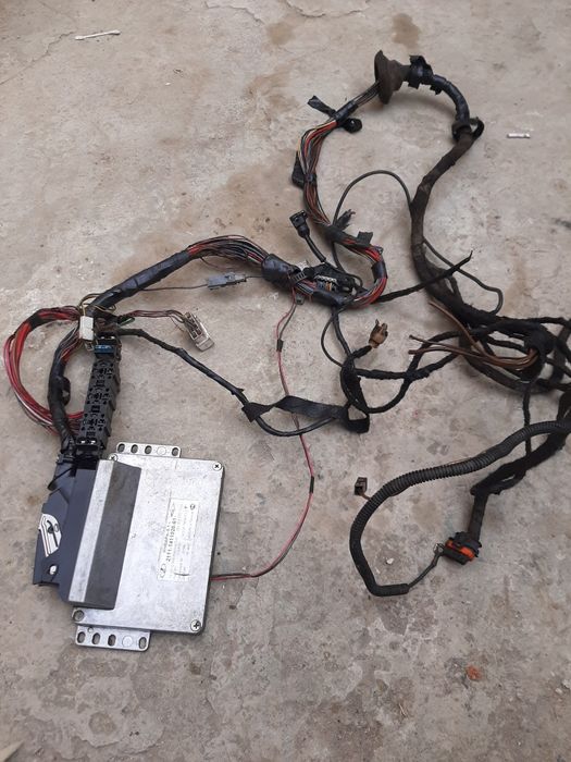 продаётся комп январь 5.1 подойдет к автомобилям ВАЗ ,шевролет ,газ