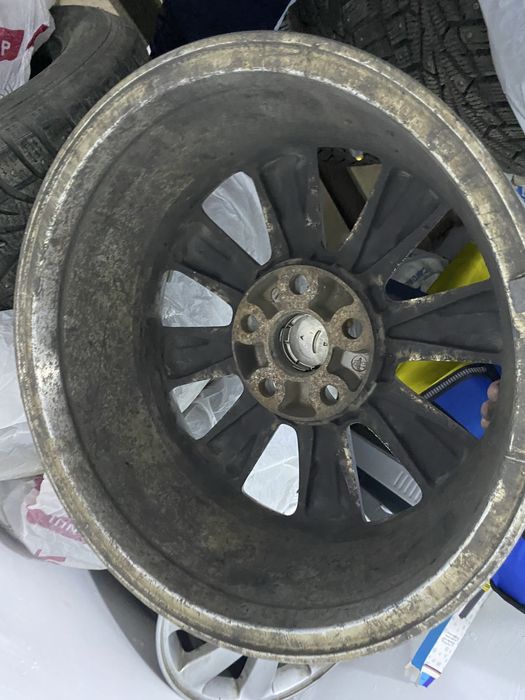 Продам диски на Камри 30,35,40