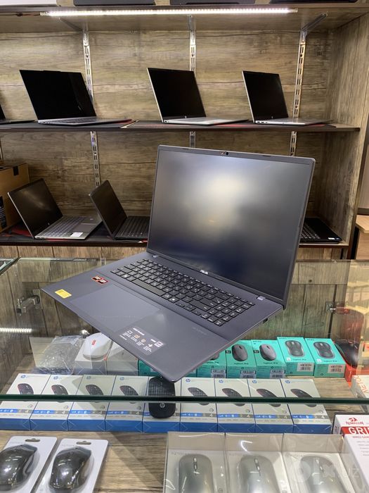 ASUS Vivobook 18.0