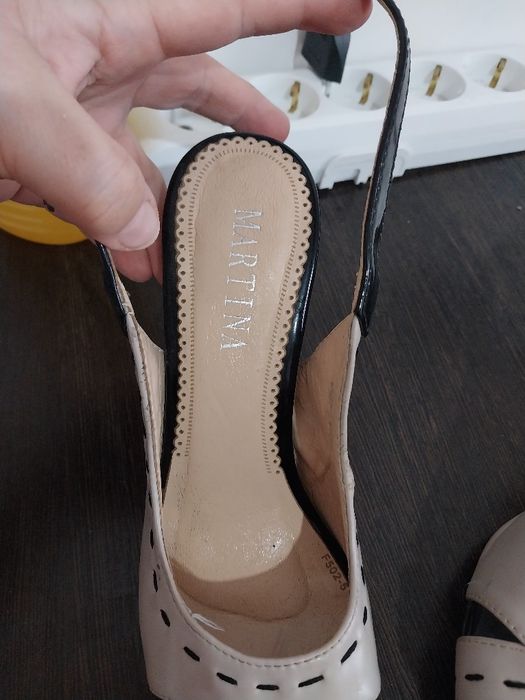 Срочно продаются  босоножки