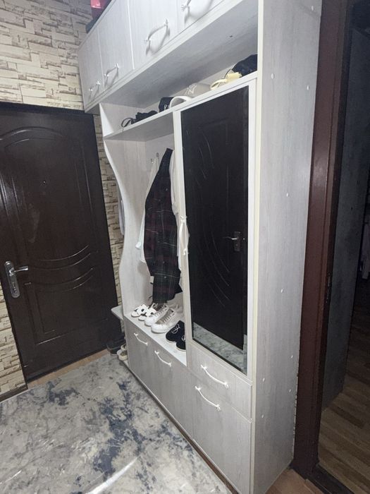 Прихожный шкаф продается