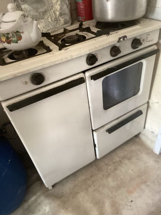 Продам газовую плиту с баллоном