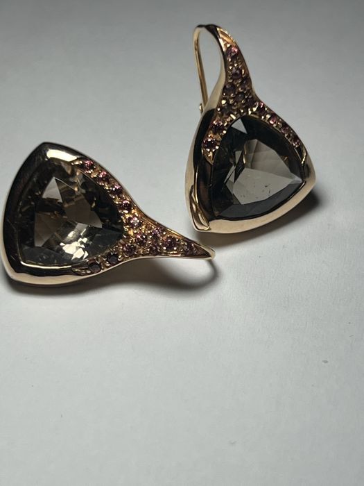 Cercei aur 18 k cu topaz fumuriu si granate rosii